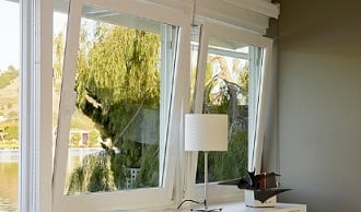Cómo colocar estores para ventanas oscilobatientes
